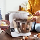 Bosch MUM5XW20 SCALE 1000W 3.9L fehér - barna konyhai robotgép, dagasztógép turmixal, reszelővel és aprítóval, beépített mérleggel
