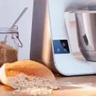 Bosch MUM5XW20 SCALE 1000W 3.9L fehér - barna konyhai robotgép, dagasztógép turmixal, reszelővel és aprítóval, beépített mérleggel
