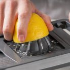 CHEFKOCH trifft by Fackelmann professzionális multiszeletelő, Slicer & Dicer 16 részes multifunkciós mechanikus aprító, szeletelő és reszelő gyűjtőtállal 