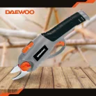 Daewoo DACP36Li 3.6V bypass akkus olló, metszőolló 1.5 Ah beépített akkumulátorral 10 mm maximális ágvastagsághoz, 30 perc munkaidőre 1 töltéssel 