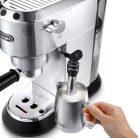 DeLonghi Dedica Style EC685.M ezüst eszpresszó kávéfőző EX:4, Silver 1300W 15 bar két csészés presszókávéfőző, 1.1L víztartállyal, gőzölő karral