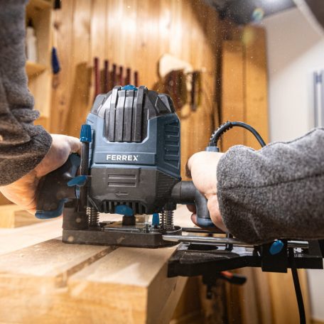 FERREX | Scheppach F-BTR-1200 elektromos 1200W felsőmaró, felsőmarógép 2 db maróbittel, 6 mm / 8 mm szerszámbefogóval, 55 mm marókosár lökettel