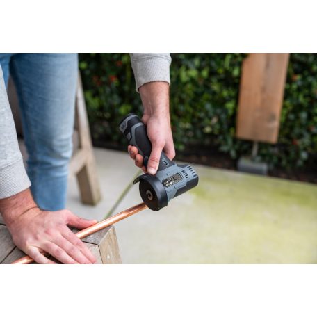 FERREX FBT-CAG006 Compact Power 12V 2Ah 76mm akkus, cserélhető akkumulátoros sarokcsiszoló, mini flex, kézi kisflex akkuval, koronggal és USB töltőkábellel