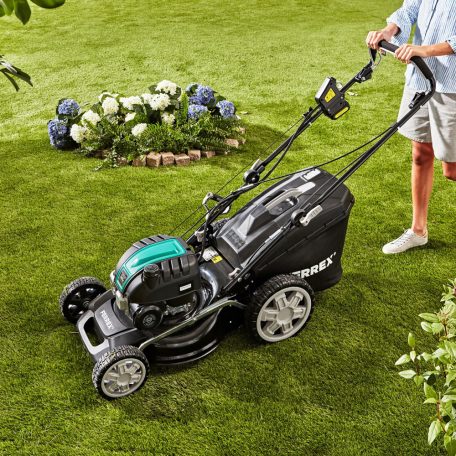 FERREX GGM46iZG 149 cm3 2.5 kW 46 cm önjáró, önindítós négyütemű benzinmotoros fűnyíró, fűnyírógép elektronikus indítással, Li-ion akkuval