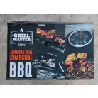 Grill Master American Grill Charcoal BBQ XL faszenes amerikai típusú grill, kerti grillező, grillsütő 12 főre, 42 x 58 cm grillfelülettel és védőhuzattal