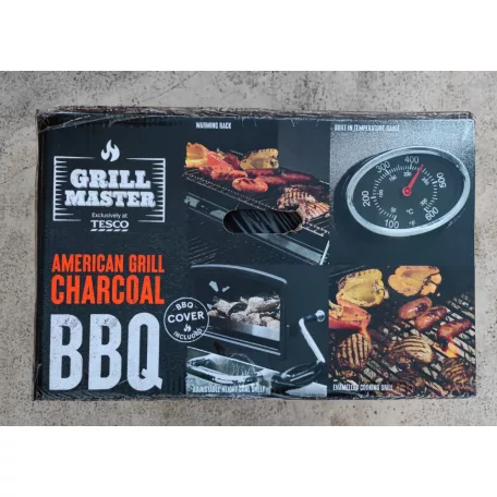 Grill Master American Grill Charcoal BBQ XL faszenes amerikai típusú grill, kerti grillező, grillsütő 12 főre, 42 x 58 cm grillfelülettel és védőhuzattal