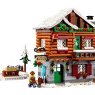 LEGO® ICONS™ 10325 Alpesi házikó, karácsonyi falu, 21 x 24 x 16 cm 3 szintes ház ünnepi díszítésű vendégszobával, izzó kandallóval és korcsolyapályával, motors szánnal és karácsonyfával