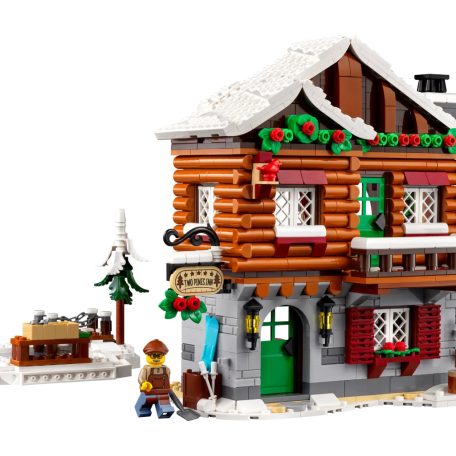 LEGO® ICONS™ 10325 Alpesi házikó, karácsonyi falu, 21 x 24 x 16 cm 3 szintes ház ünnepi díszítésű vendégszobával, izzó kandallóval és korcsolyapályával, motors szánnal és karácsonyfával