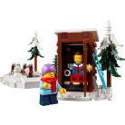 LEGO® ICONS™ 10325 Alpesi házikó, karácsonyi falu, 21 x 24 x 16 cm 3 szintes ház ünnepi díszítésű vendégszobával, izzó kandallóval és korcsolyapályával, motors szánnal és karácsonyfával