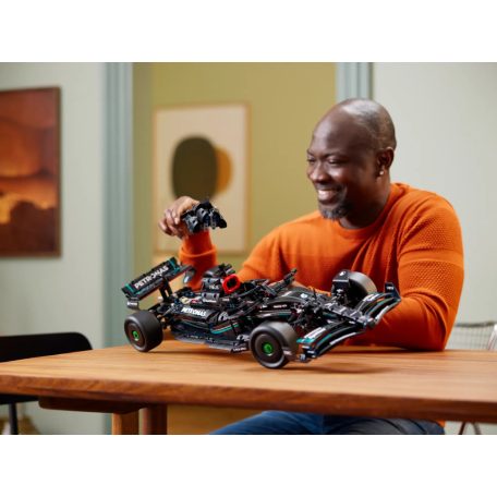 LEGO® Technic 42171 Mercedes-AMG F1 W14 E Performance 1643 elemű 2023-as Forma 1 versenyautó modell 1:8 méretarányban (13 x 63 x 26 cm)