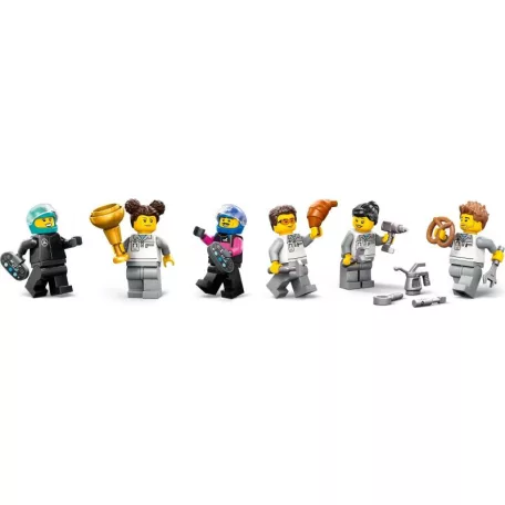 LEGO® City 60444 F1® (Forma 1-es) garázs, Mercedes - AMG és Alpine autók 678 elemű készlet 2 pilótával, 4 szerelő minifigurával