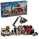 LEGO® City 60472 Roncstelep autókkal 871 elemű építőkocka készlet markoló daruval, zúzógéppel, iroda épülettel, 2 autóval és 4 minifigurával