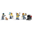 LEGO® City 60472 Roncstelep autókkal 871 elemű építőkocka készlet markoló daruval, zúzógéppel, iroda épülettel, 2 autóval és 4 minifigurával