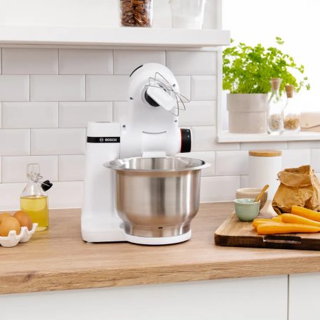 Bosch MUMS2EW00 Serie 2 univerzális 700W 3.8L nemesacél inox keverőtálas fehér konyhai robotgép, dagasztógép, nemesacél habverővel, tésztakeverővel és dagasztó horoggal
