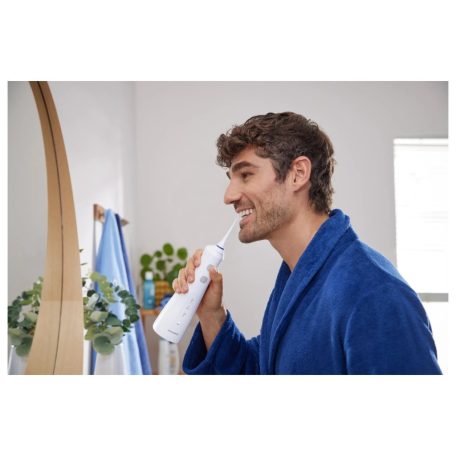 Nevadent NMD 3.7 E10 akkus, 3.7V 1200 mAh li-ion akkumulátoros 200 ml hordozható szájzuhany, fogzuhany 3 fokozatú vísugárral, töltőalappal, 2 fúvókával (466502)