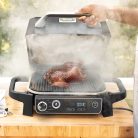 Ninja WoodFire OG701EU elektromos kombi kültéri Master BBQ, Smoker Grill (füstölő) és Airfryer 3 az 1-ben készülék 2400W, 28 × 37 cm grillező felülettel