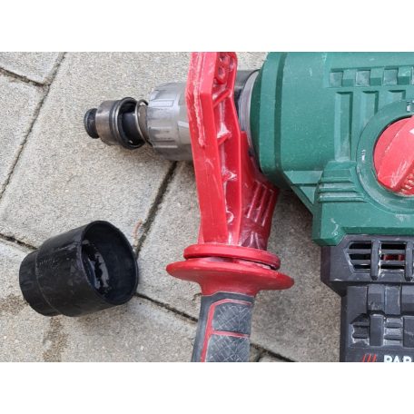 BONTOTT, HIBÁS, működésképtelen ParkSide PBH 1550 B2 1550W 5J SDS Plus bontó- és vésőkalapács, tartozékaival, kofferben, működő motorral, alkatrésznek (nem fúr, nem vés)