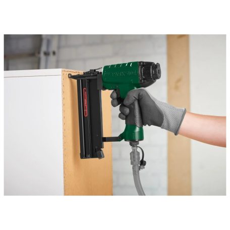 ParkSide PDT 40 F4 sűrített levegős, pneumatikus tűzőgép és szögbelövő 2000 db szeg és kapocs tartozékkal, védőszemüveggel