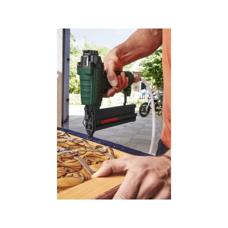 ParkSide PDT 40 F4 / H6 sűrített levegős, pneumatikus tűzőgép és szögbelövő 2000 tartozékkal