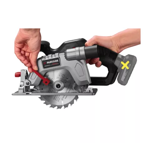 BONTOTT, ÉRTÉKCSÖKKENT ParkSide Performance PHKSAP 12 A1 SOLO X12V Brushless prémium akkus kézi körfűrész 140 mm fűrészlappal, akku és töltő nélkül, kofferben, kefementes motorral, SÉRÜLT KOFFERBEN