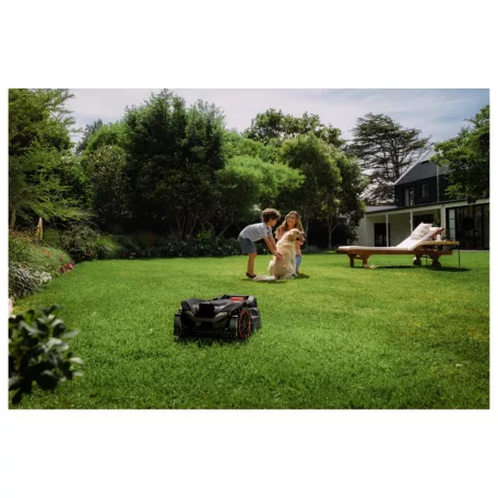 ParkSide Performance PPAMR 1250 A1 SMART prémium robotfűnyíró 1250 m2 területre, határoló vezeték nélkül, 20V 4Ah akkuval és dokkoló állomással