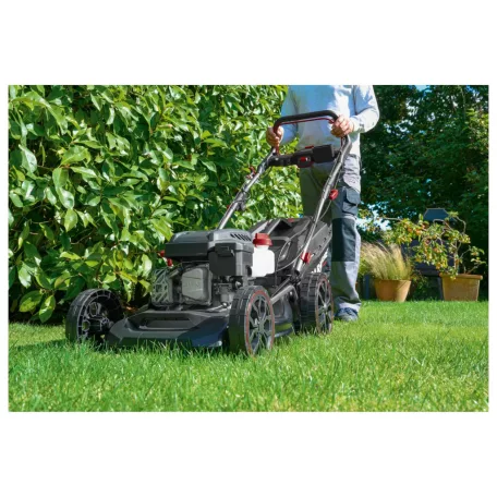 ParkSide Performance PPBRM 46 B2 négyütemű 144 cm3 önjáró, önindítós 3.4 LE (2.5 kW) benzinmotoros fűnyíró 46 cm vágásszélességgel, benzines fűnyírógép berántóval és 20V akkus indítómotorral (495966)