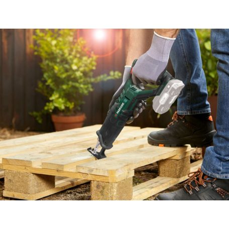 ParkSide PSSA 20-Li B2 20V 4Ah akkus, akkumulátoros kardfűrész, orrfűrész, szablyafűrész, akkuval és töltővel, kofferben