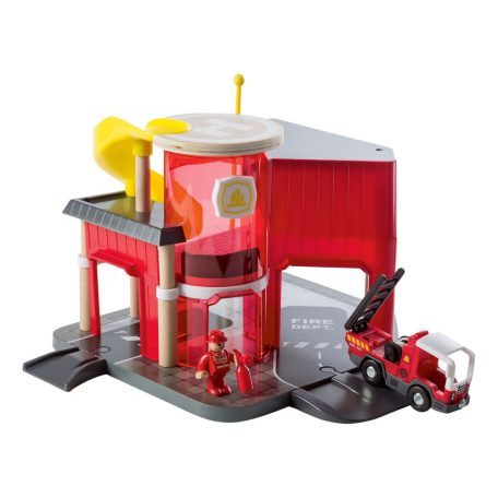 PlayTive 7 elemű fa tűzoltóság készlet, tűzoltó állomás szett 2 figurával és tűzoltó autóval
