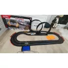 SOBA Slot Racing Top Turbo 5.6 m elektromos (elemes) versenypálya szett, autópálya 2 db távirányítható autóval, dupla halálkanyarral