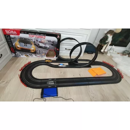 SOBA Slot Racing Top Turbo 5.6 m elektromos (elemes) versenypálya szett, autópálya 2 db távirányítható autóval, dupla halálkanyarral
