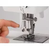   Singer Tradition 2282 elektromos varrógép 32 öltésprogrammal köztük overlock programmal, fém vázzal, 750 öltés / perc, porvédő huzattal