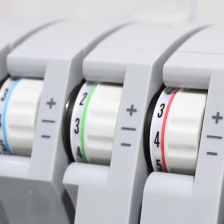 SINGER S0105 / S010L Serger Overlock 4 szálas, 2 tűs (ikertűs) lock varrógép, lockgép, differenciál anyagtovábbítással