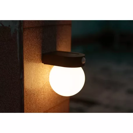 Tesco Outdoor Solar Sensor Wall Light 12 cm nagy fényerejű, falra szerelhető napelemes szolár LED lámpa mozgásérzékelővel, melegfehér, cserélhető 3.7V 1200 mAh 18650 li-ion akkuval