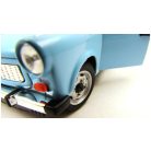 Welly 24037WBL 1:24 15cm kétütemű Trabant 601 kék 2T Trabi fém modell autó fehér tetővel, nyitható motorháztetővel