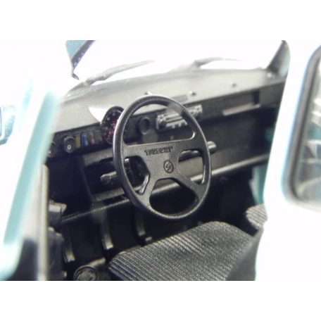 Welly 24037WBL 1:24 15cm kétütemű Trabant 601 kék 2T Trabi fém modell autó fehér tetővel, nyitható motorháztetővel